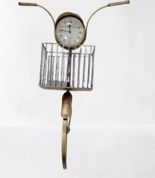 WATCH WITH CYCLE BASKET
